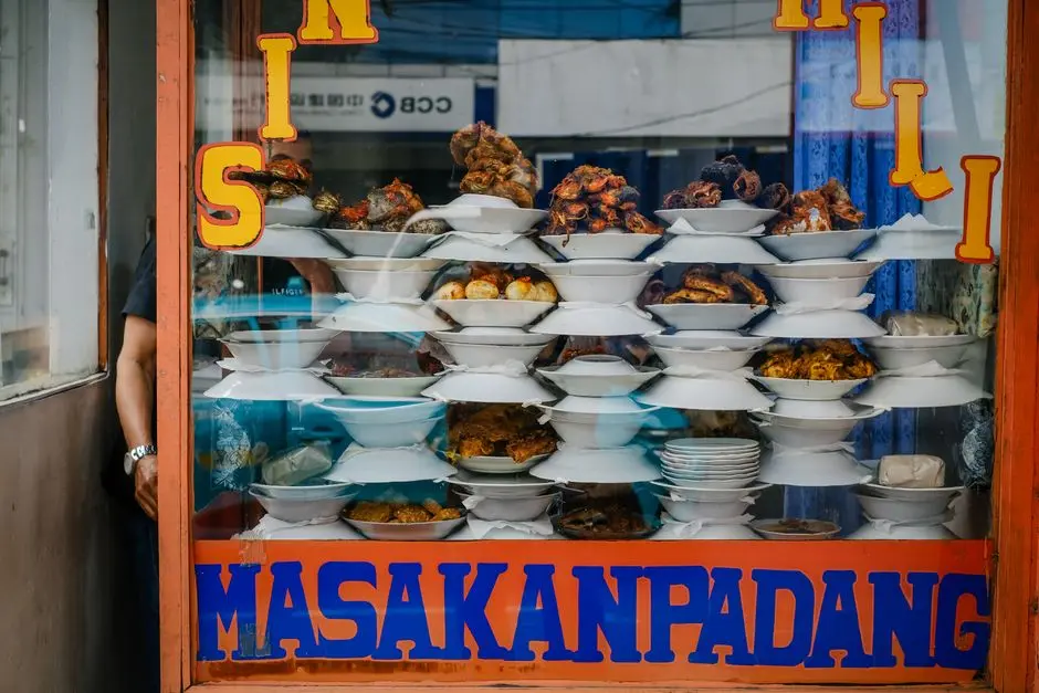 Warung makan lokal dengan hidangan khas pesisir di Krui